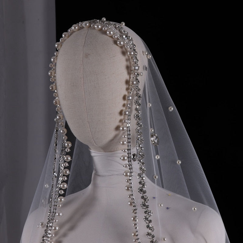Cathedral veils with pearls
