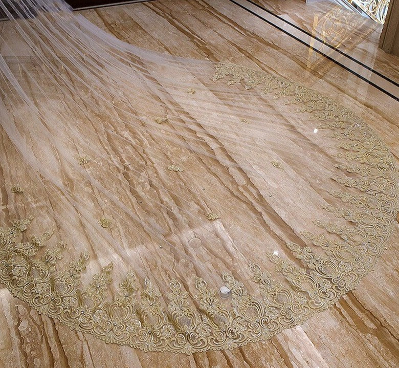 3.5M Ivory Veil with Gold Lace Appliques Edge
